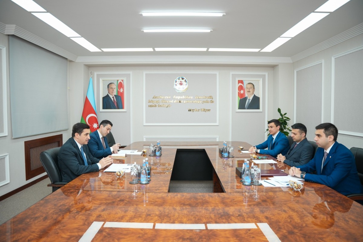 Ədliyyə naziri “Yüksəliş” müsabiqəsinin qalibləri ilə görüşüb