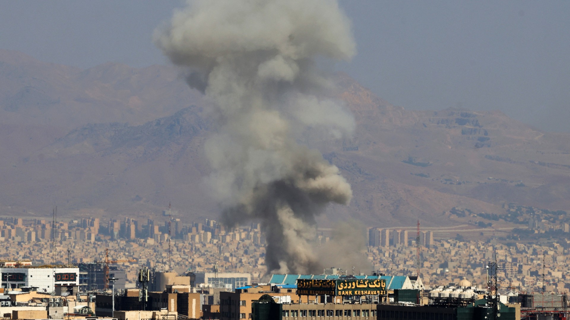 İranın Buşehr şəhəri yaxınlığında partlayışlar baş verib