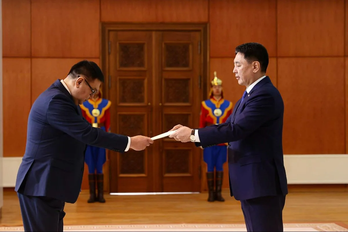 Qırğızıstan səfiri etimadnaməsini Monqolustan prezidentinə təqdim edib