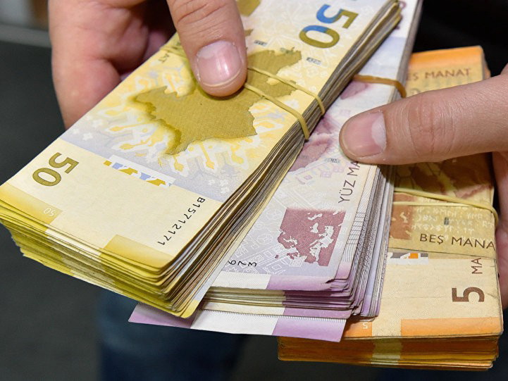 Azərbaycan manatının dövretmə sürəti azalıb