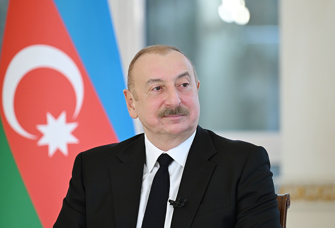 Prezident İlham Əliyev Tbilisidə Qəhrəmanlar Memorialını ziyarət edib