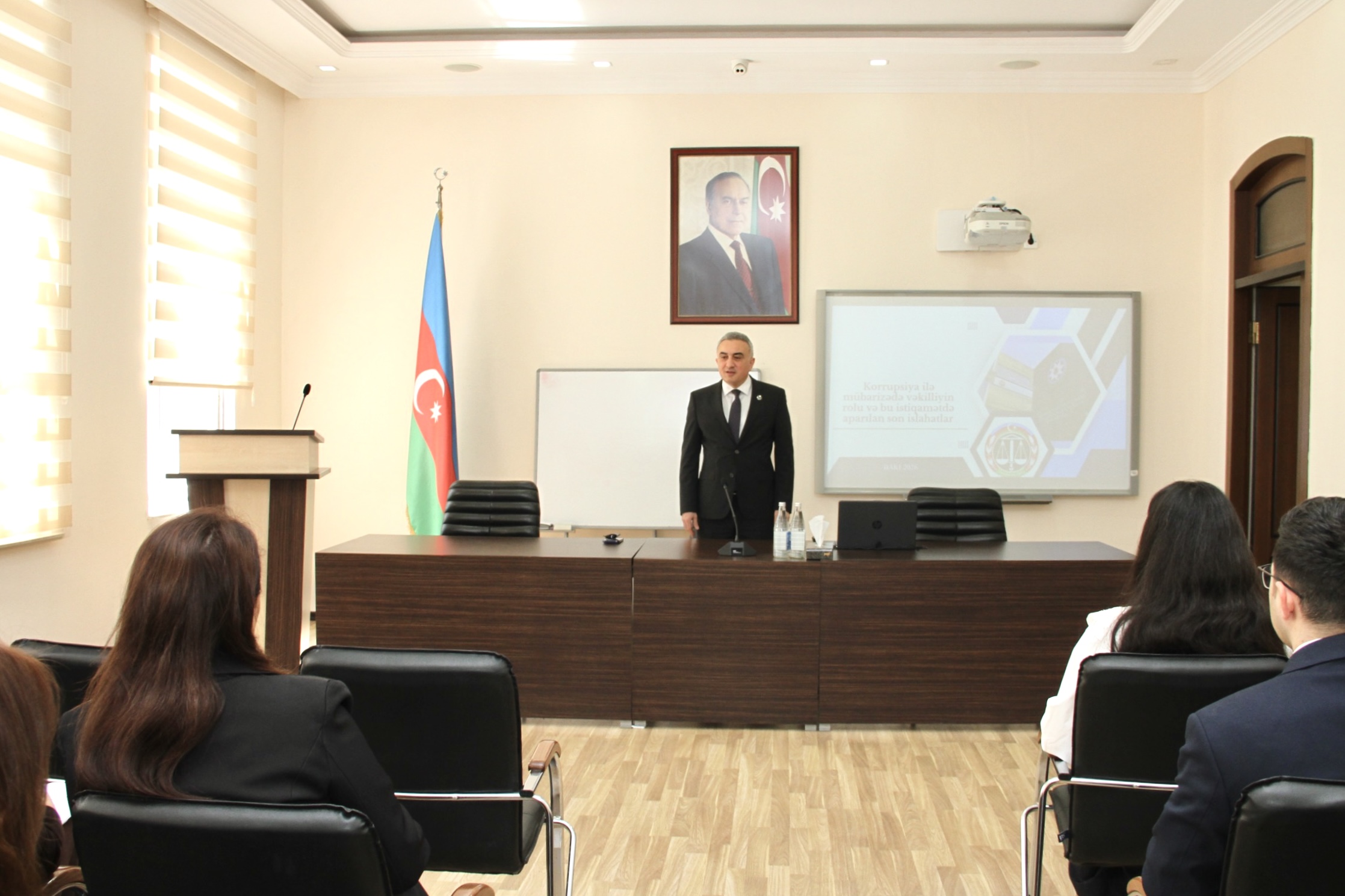 Vəkillər Kollegiyasının sədri Anar Bağırov yeni təyin olunan hakimlər üçün icbari tədris keçib