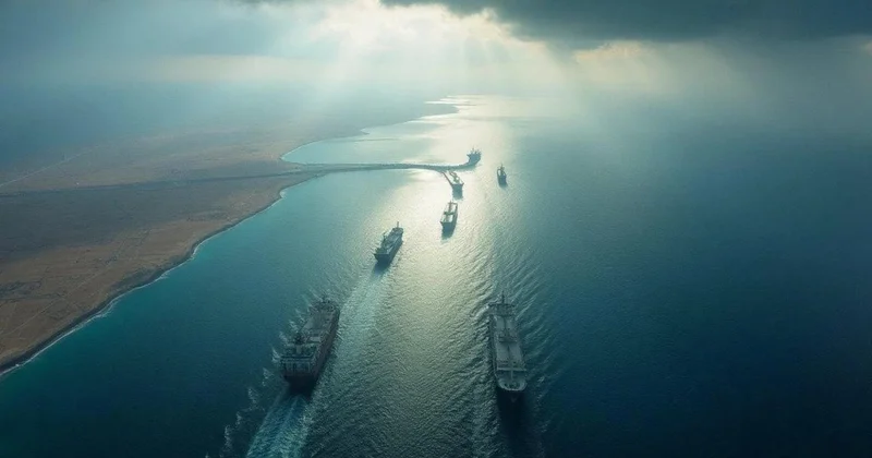 KİV: Hörmüz boğazında gəmilərin hərəkəti dayandırılıb