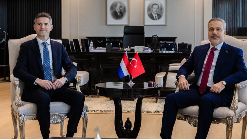 Hakan Fidan niderlandlı həmkarı ilə görüşüb