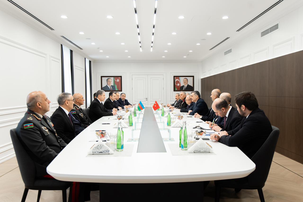 Daxili işlər naziri Vilayət Eyvazov türkiyəli həmkarı ilə görüşüb