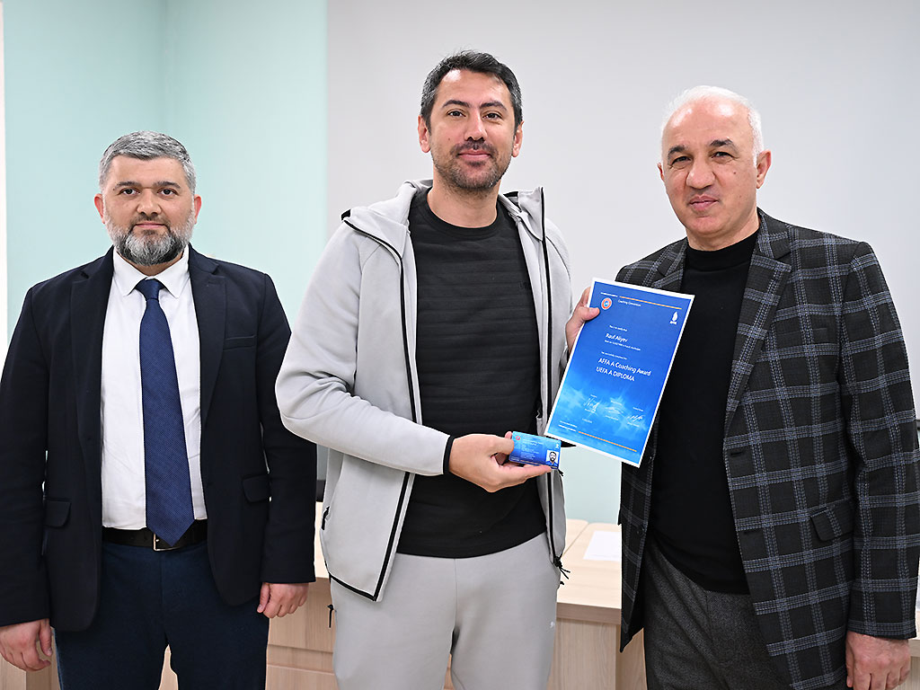 Məşqçilərə diplom təqdim olunub