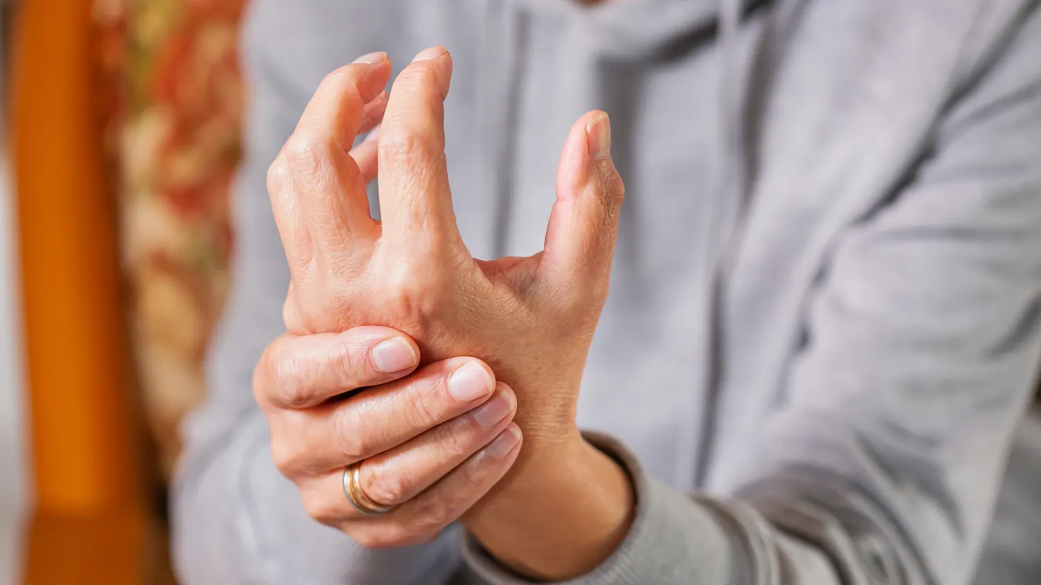 Revmatik artrit nədir? Necə müalicə olunur?