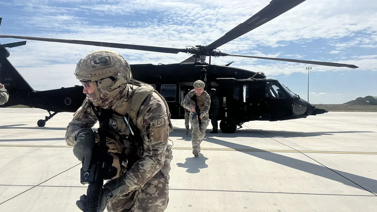 Azərbaycan desantları şərti terrorçunu zərərsizləşdirib və qrup rəhbərini ələ keçirib - FOTOLAR 