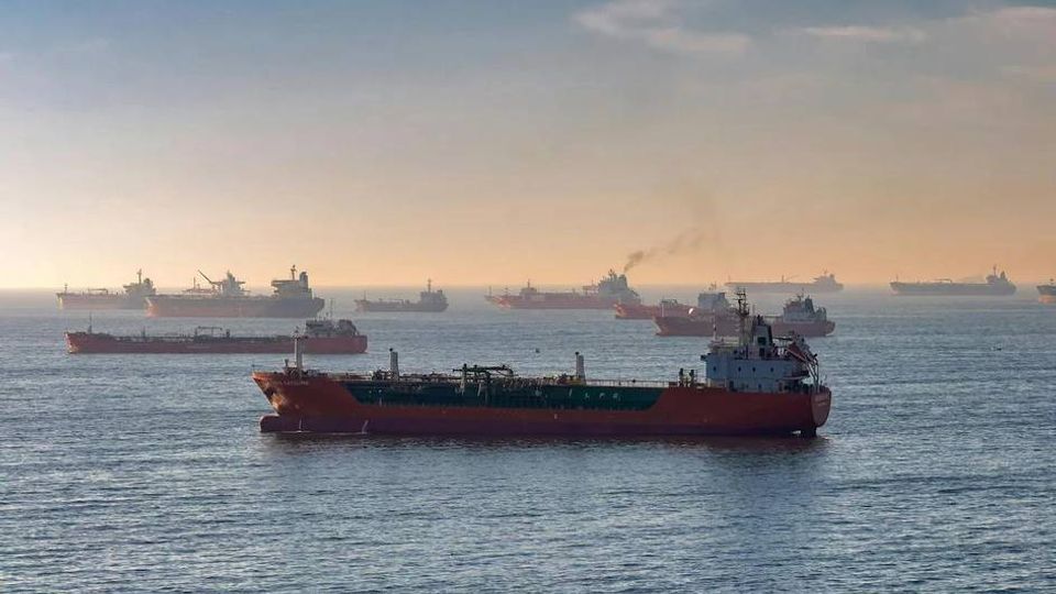 İki supertanker Hörmüz boğazını keçməkdən imtina edib