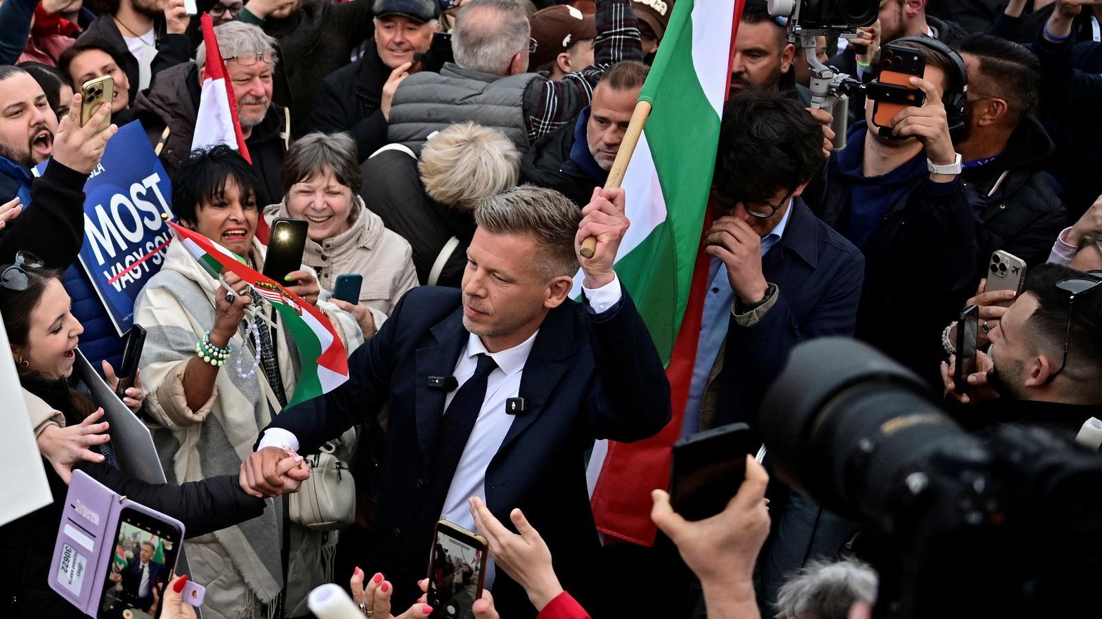 Peter Magyar: Viktor Orban məni qələbə münasibətilə təbrik etdi