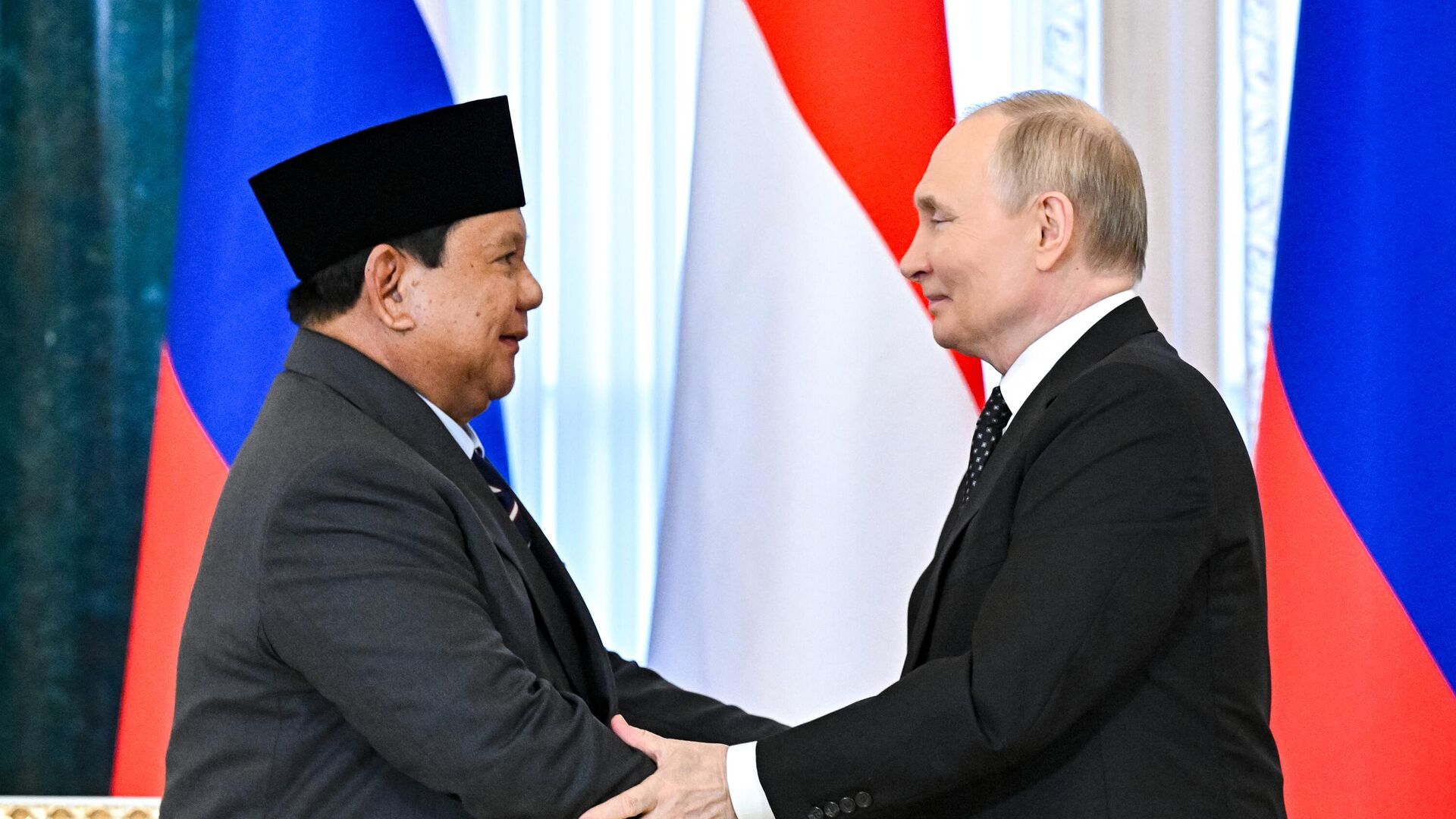 Rusiya və İndoneziya prezidentləri Kremldə danışıqlara başlayıblar