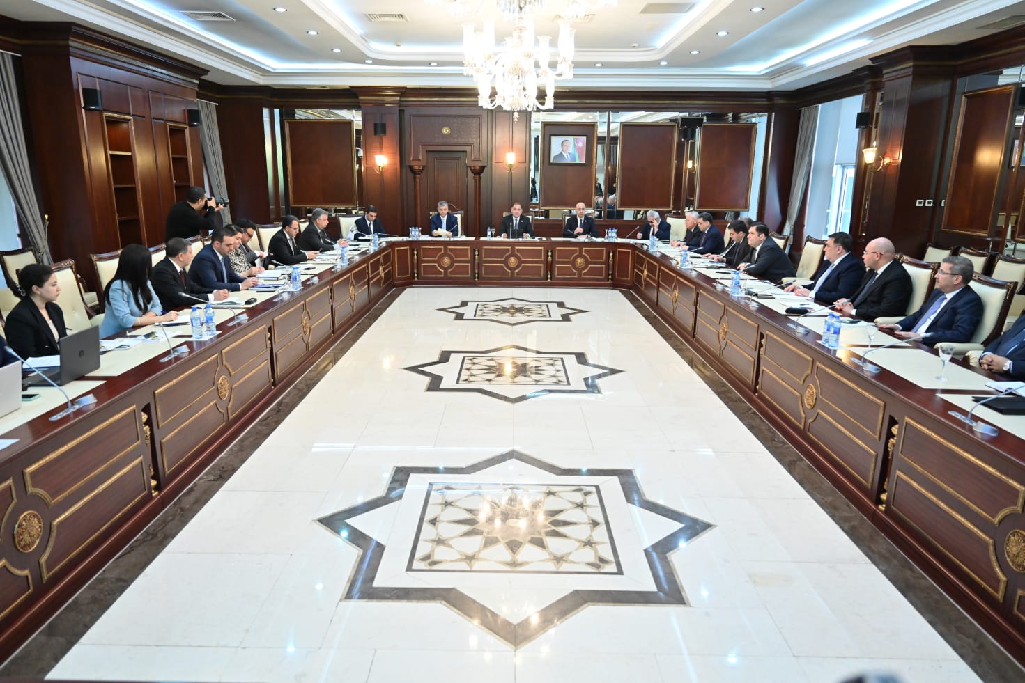 İqtisadi siyasət, sənaye və sahibkarlıq komitəsinin iclası keçirilib - FOTOLAR