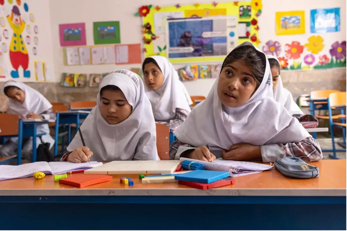 İrandakı bütün məktəblər distant təhsilə keçir