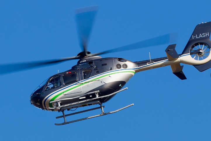 İndoneziyada göyərtəsində səkkiz nəfərin olduğu helikopterlə əlaqə kəsilib