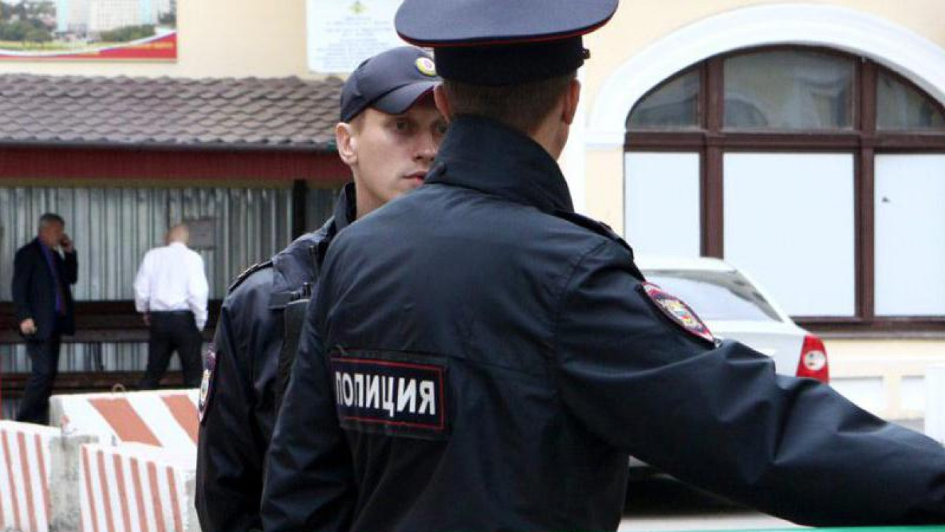 Rusiyada polislərə atəş açılıb