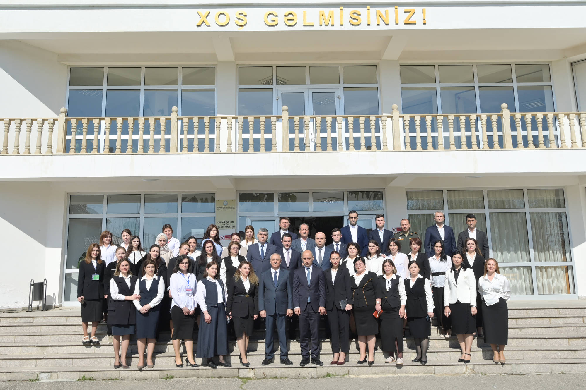 Emin Əmrullayev Qusarda məktəbdə tədris prosesi ilə tanış olub