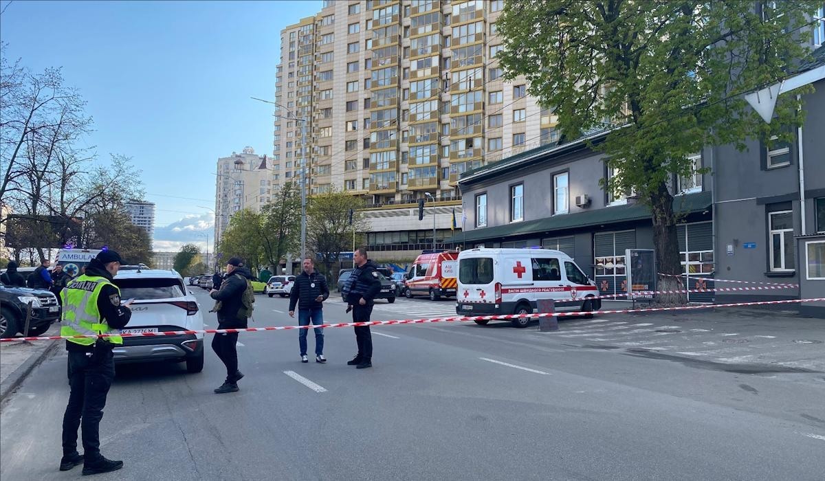 Kiyevdə naməlum şəxs avtomat silahla insanlara atəş açıb