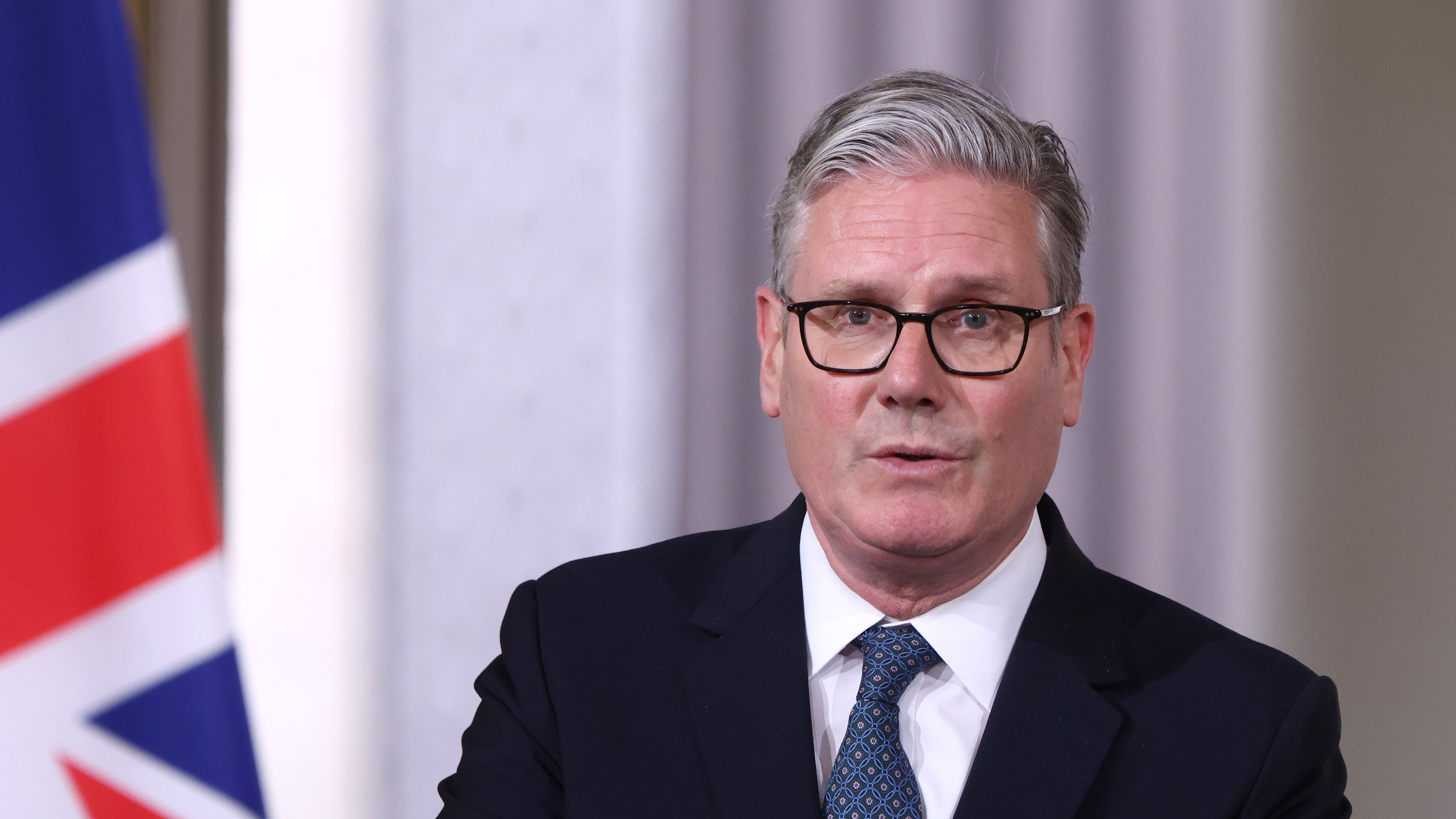 "Politico": Starmerin yaxın ətrafı onu lider, siyasətçi və şəxsiyyət kimi tənqid edir