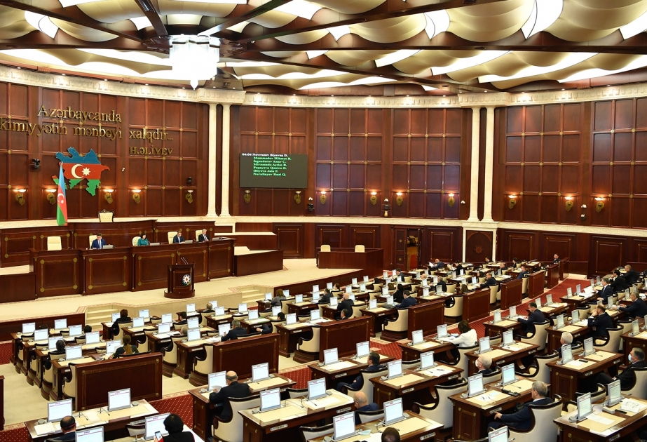 Milli Məclis İnzibati Xətalar Məcəlləsinə çoxsaylı dəyişiklikləri qəbul edib