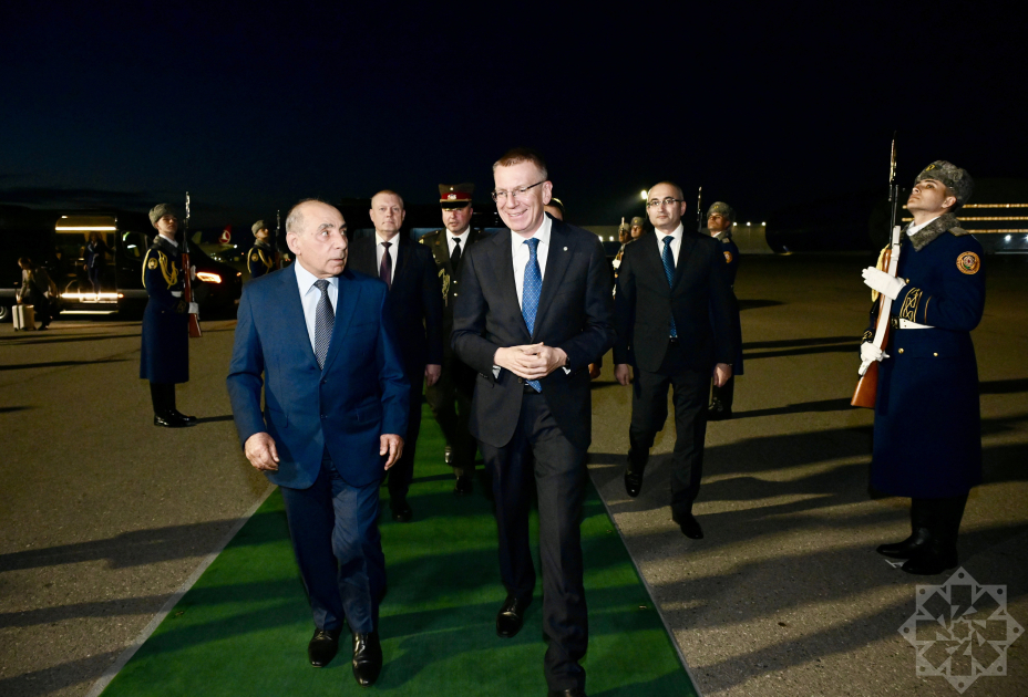 Latviya Prezidenti Azərbaycana rəsmi səfərə gəlib