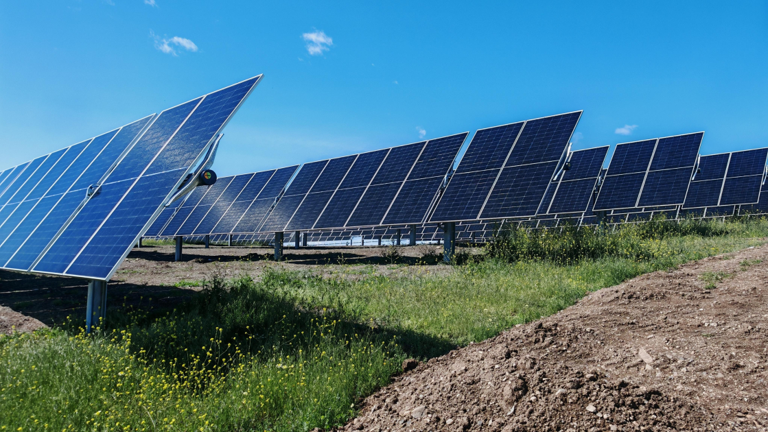 Şəfəq GES-də ilk günəş paneli quraşdırılıb