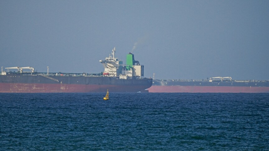 İran Hörmüz boğazında iki gəmini saxlayıb