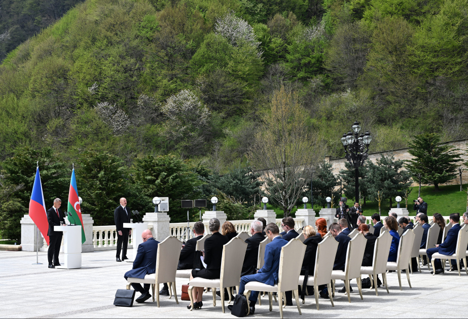  İlham Əliyev: Çexiyaya qonşu olan ölkələrə Azərbaycan təbii qaz ixrac edir