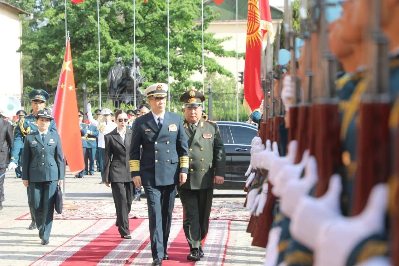 Qırğızıstan və Çinin müdafiə nazirləri təhlükəsizlik məsələlərini müzakirə ediblər