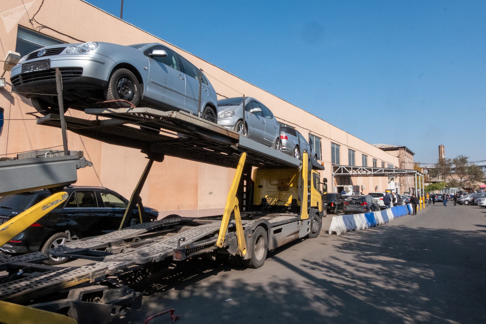 Altı ay ərzində rəsmiləşdirilməyən avtomobillər dövlət mülkiyyətinə keçəcək