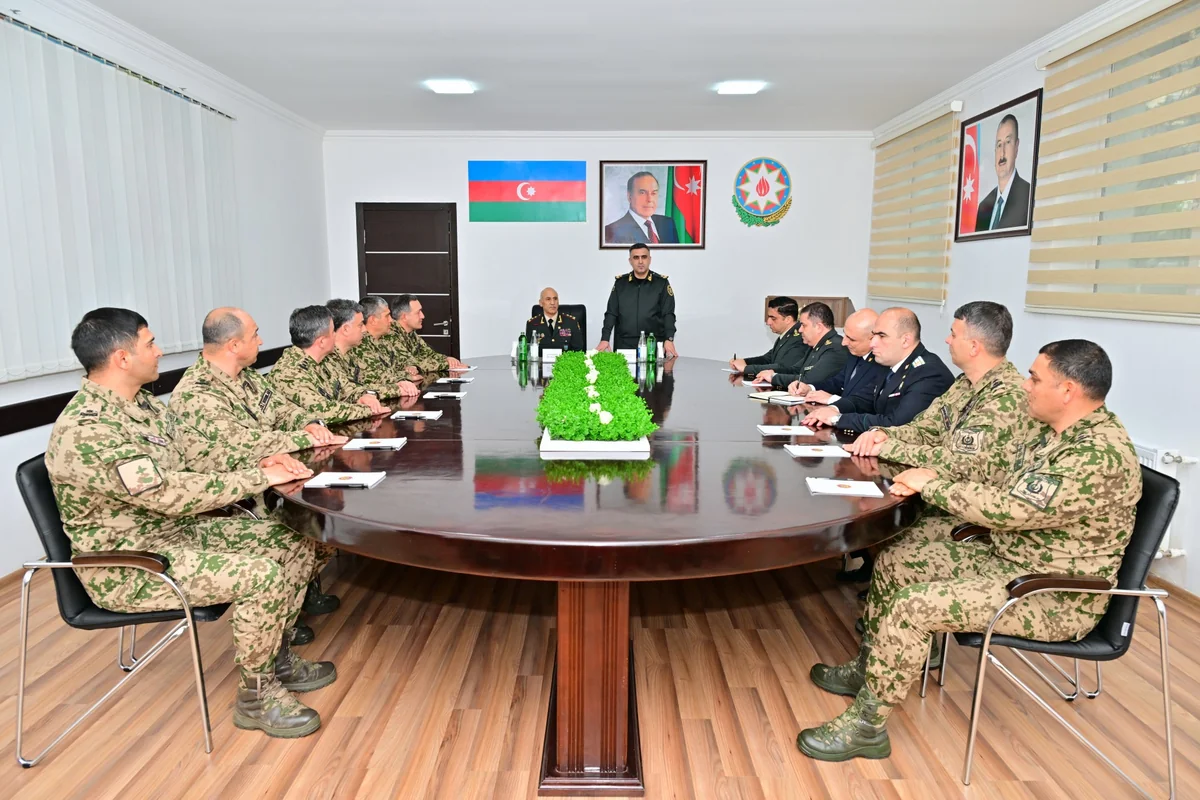 Hərbi prokuror Daxili Qoşunların hərbi hissəsində görüş keçirib