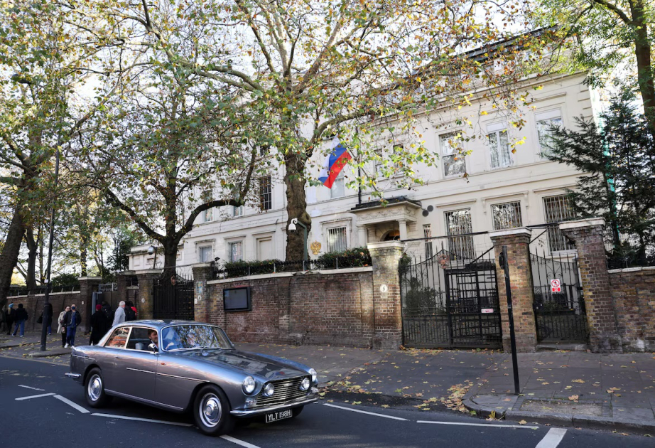 Böyük Britaniya rus diplomatı ölkədən çıxarıb