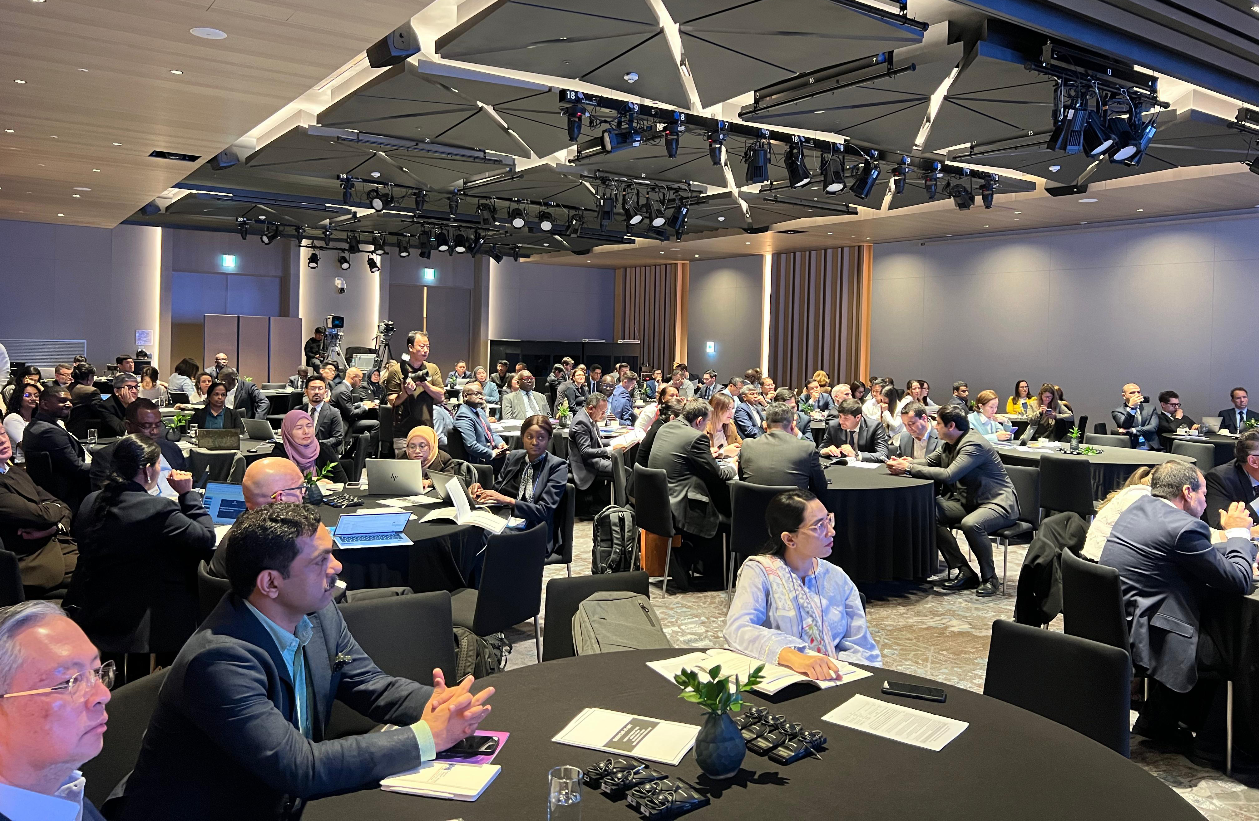 Maliyyə Nazirliyinin nümayəndə heyəti dövlət müəssisələri üzrə qlobal konfransda iştirak edib