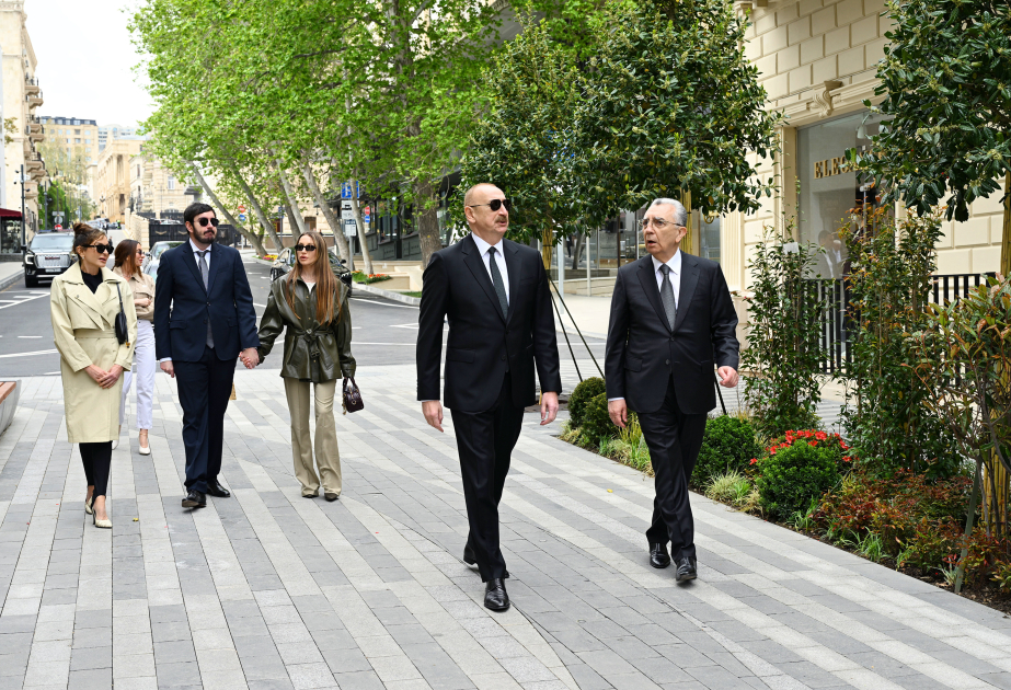 İlham Əliyev Bakının İslam Səfərli küçəsinin yenidənqurmadan sonra açılışında iştirak edib