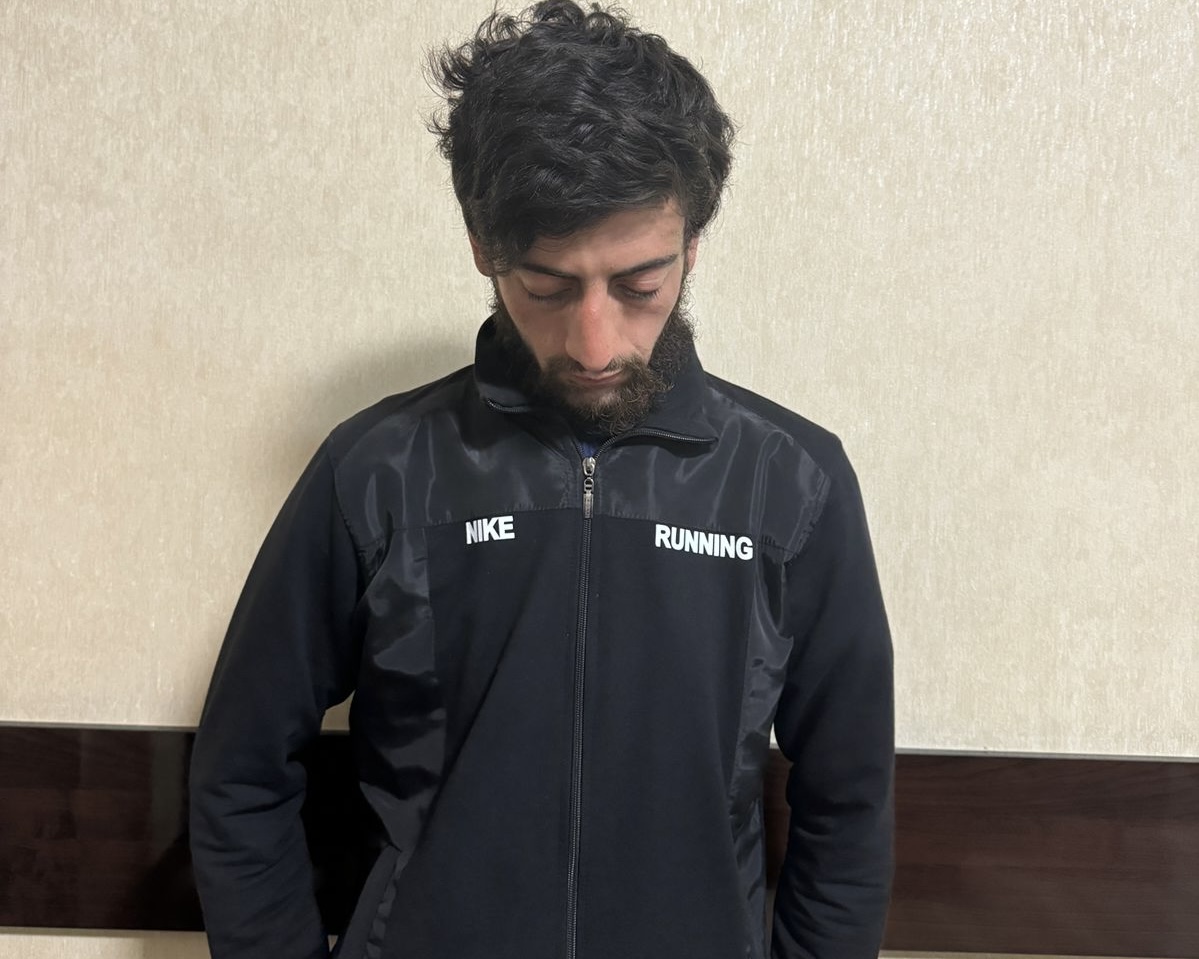Dövlət Bayrağına hörmətsizlik edən şəxs polis əməkdaşları tərəfindən saxlanılıb