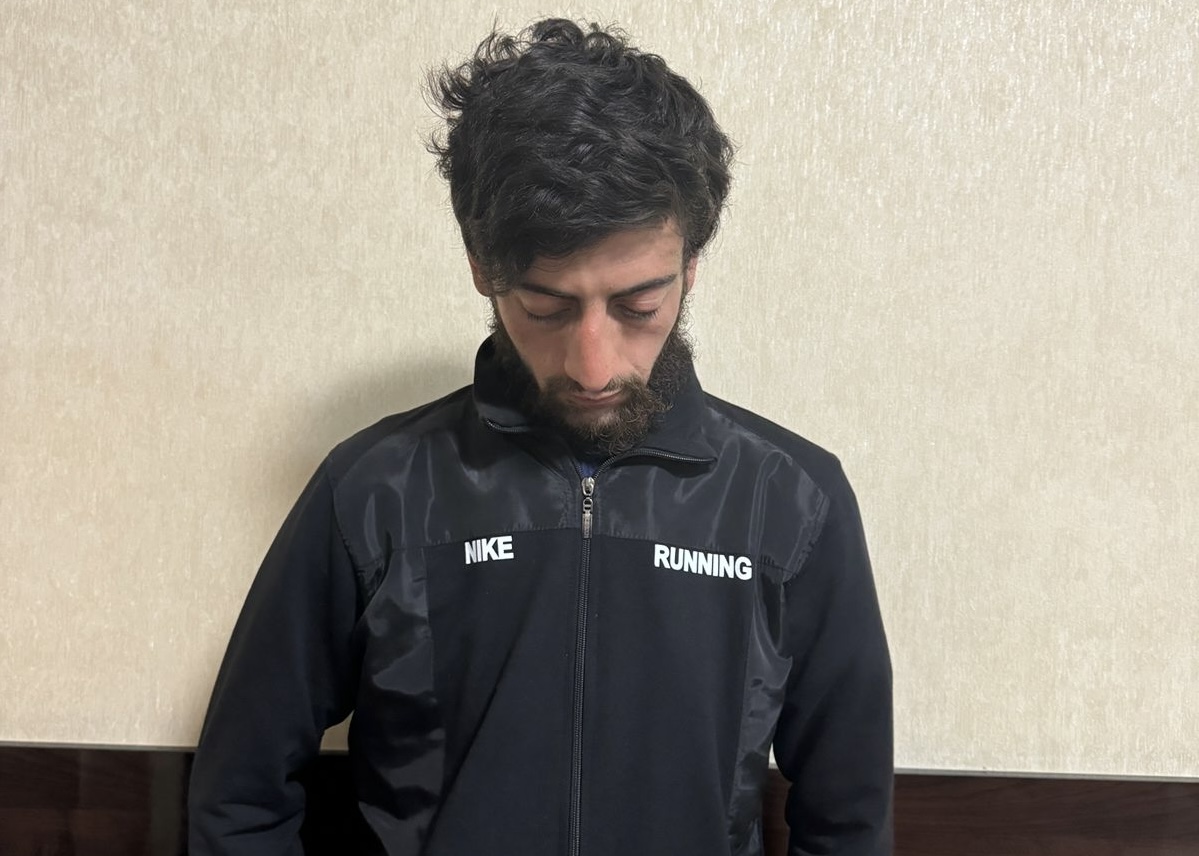 Dövlət Bayrağına hörmətsizlik edən şəxs polis əməkdaşları tərəfindən saxlanılıb