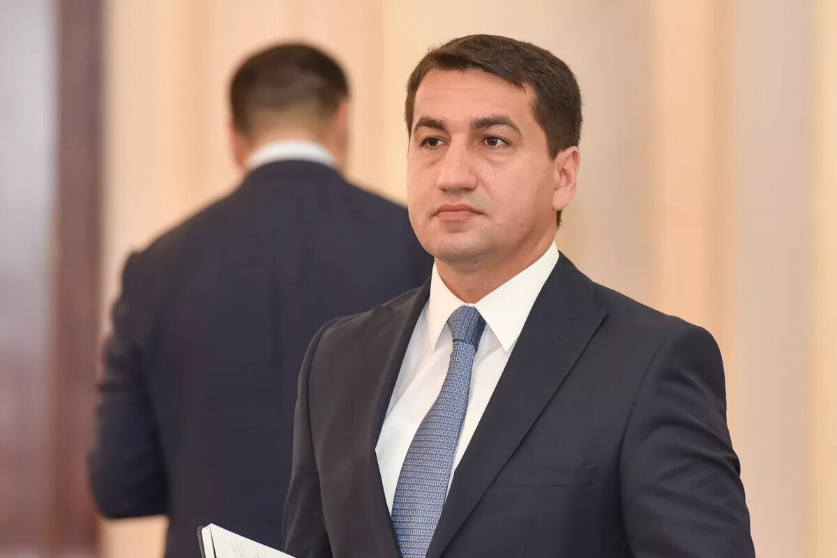 Hikmət Hacıyev Şuşada Qazançı kilsəsindən paylaşım edib