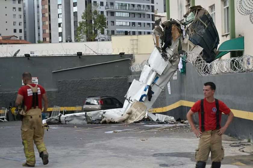 Braziliyada təyyarə binaya çırpılıb, 3 nəfər ölüb