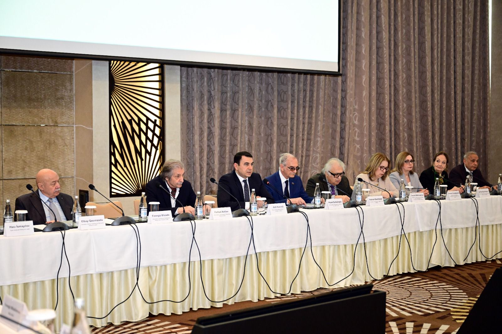 İncəsənət sahəsinin kompleks inkişafı ilə bağlı müzakirə aparılıb