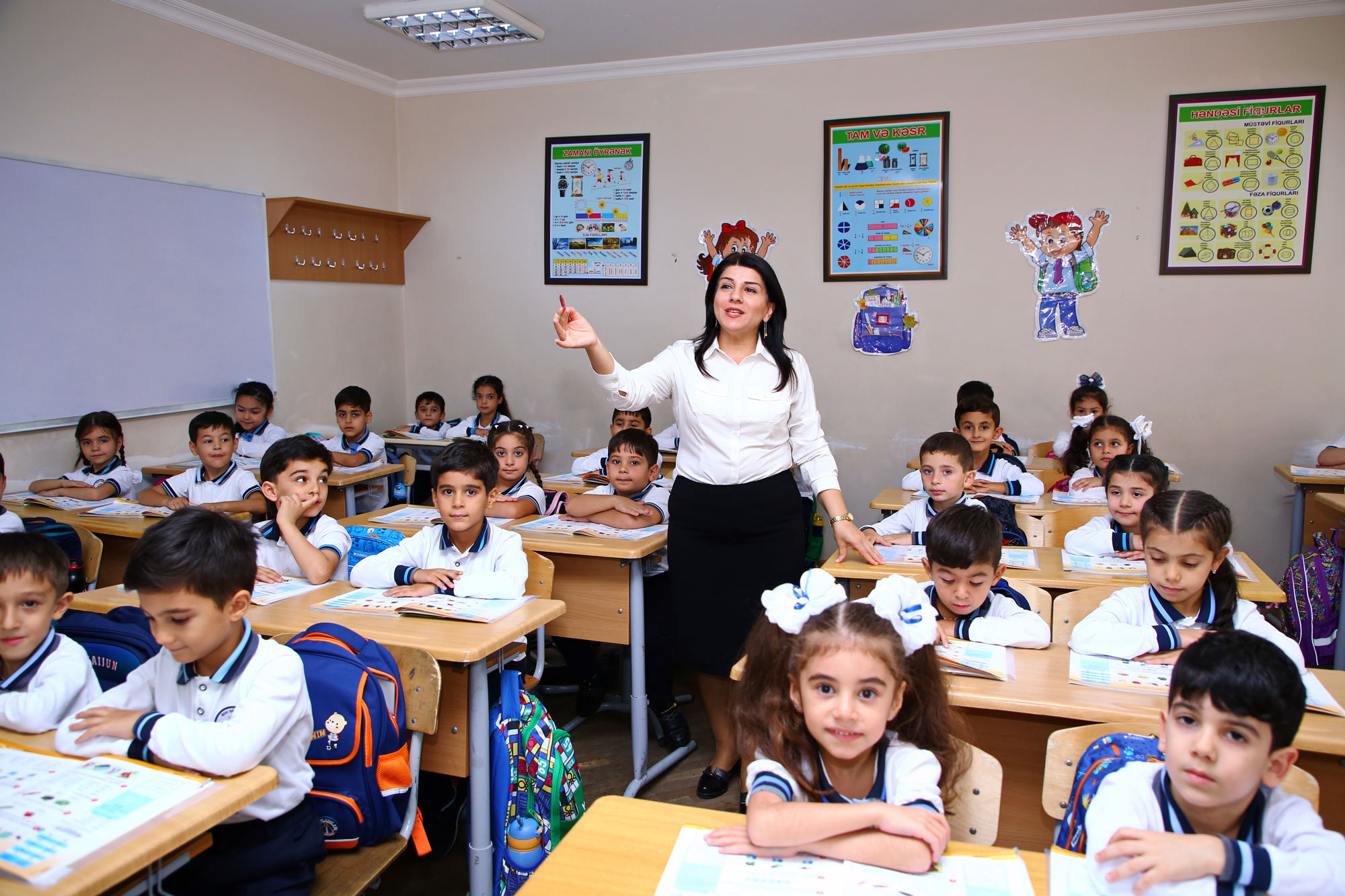 Bu gündən ümumi təhsil müəssisələrinin birinci siniflərinə şagird qəbuluna start verilir