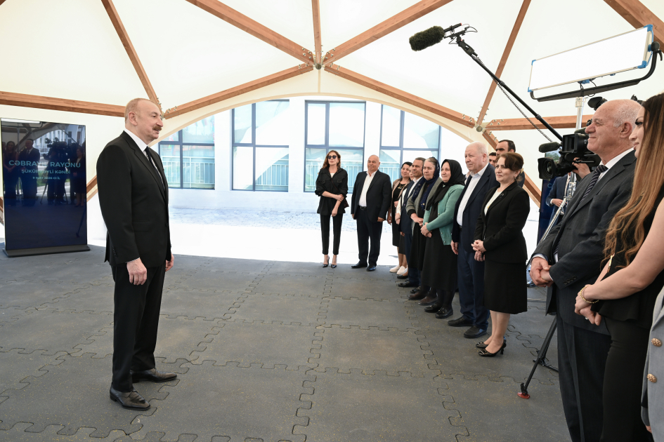 İlham Əliyev və birinci xanım Mehriban Əliyeva Cəbrayıl rayonunun Şükürbəyli kəndinə köçən sakinlərlə görüşüblər