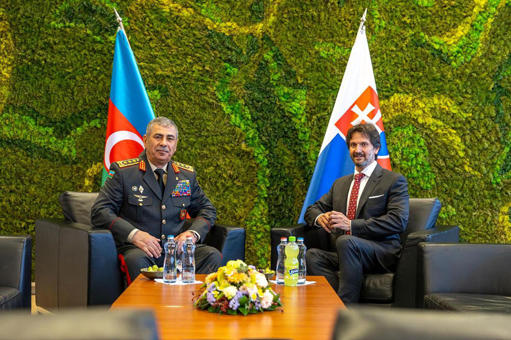 Zakir Həsənov Slovakiyaya rəsmi səfər edib