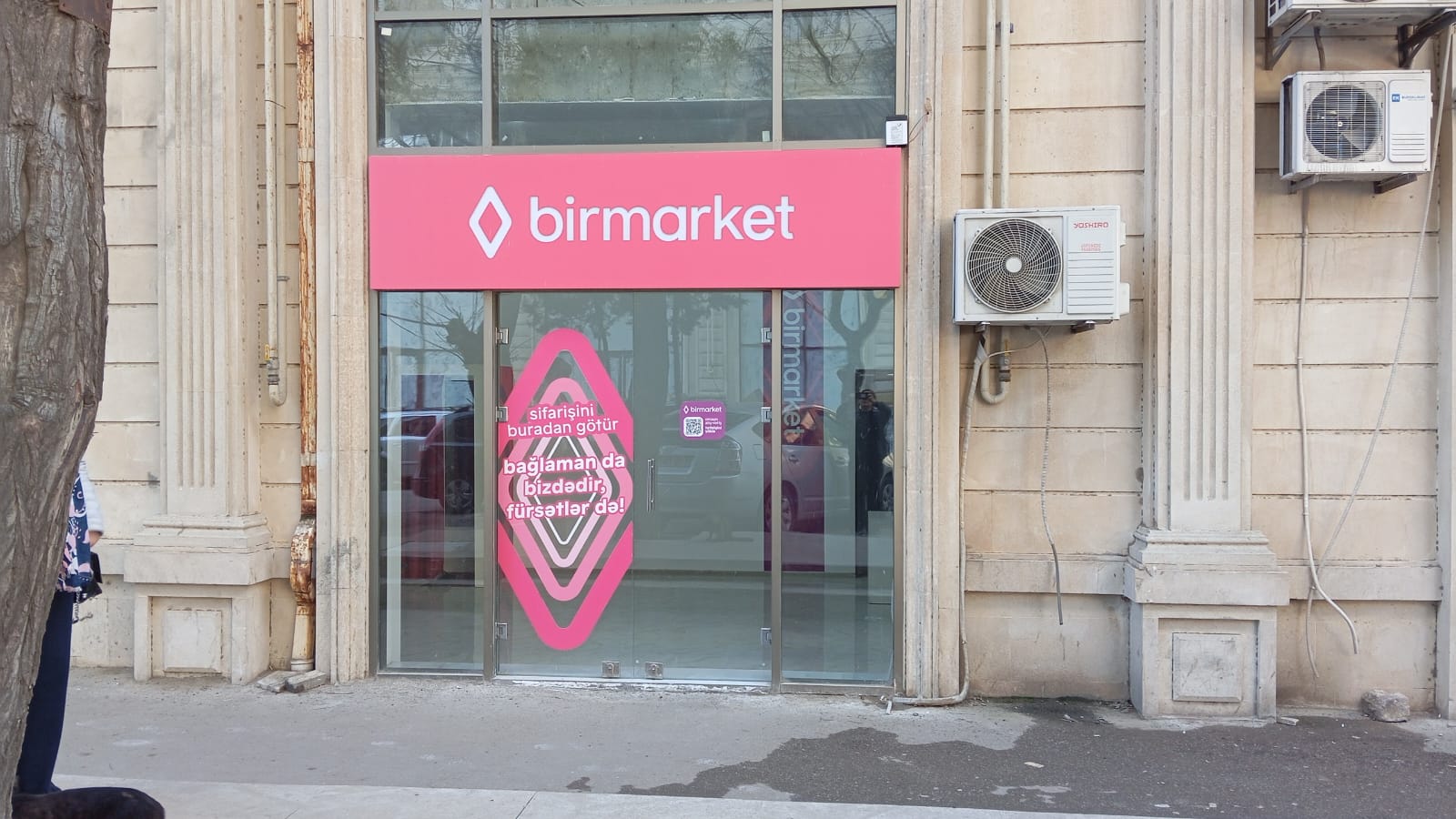 Lökbatanda anbarda baş vermiş yanğın nəticəsində "Birmarket"ə məxsus anbara ziyan dəyib
