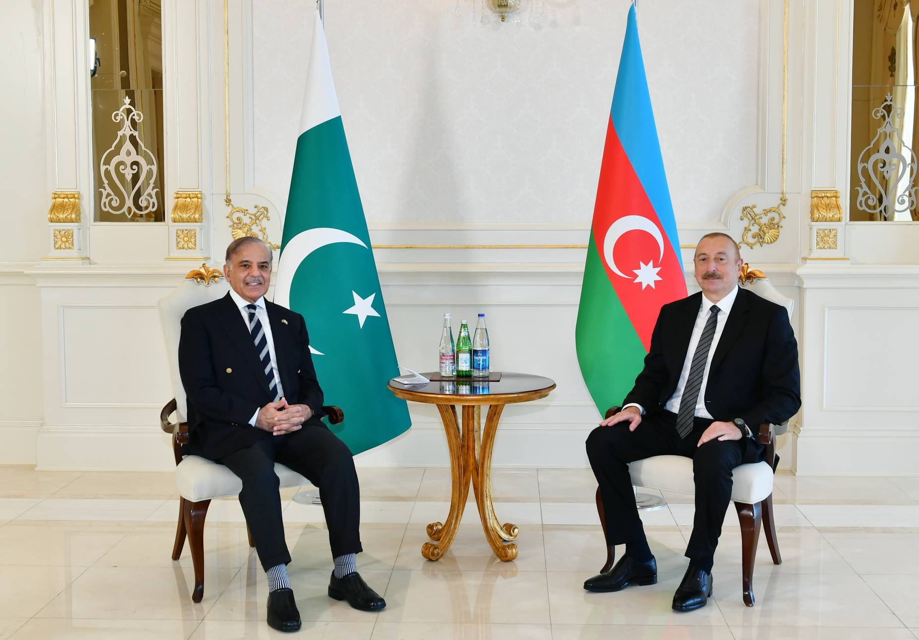 İlham Əliyev Şahbaz Şəriflə telefon danışığı aparıb