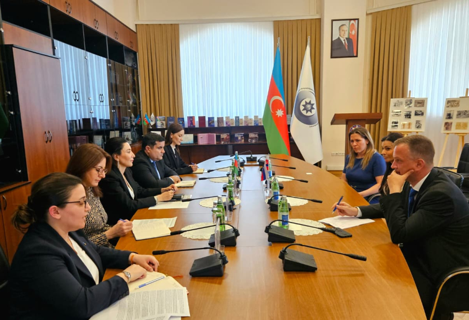 Ombudsman Slovakiya Milli Şurasının üzvlərini qəbul edib