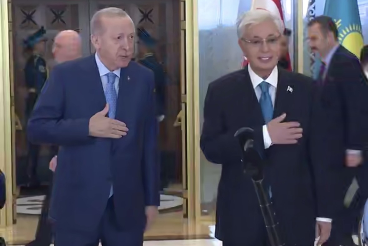 Qazaxıstanda uşaqlar Ərdoğanı belə qarşıladı - VİDEO