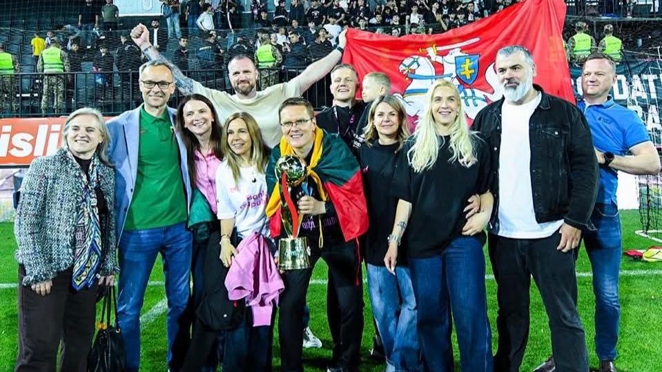 Litva səfirliyi "Sabah"ı və Valdas Dambrauskası təbrik etdi