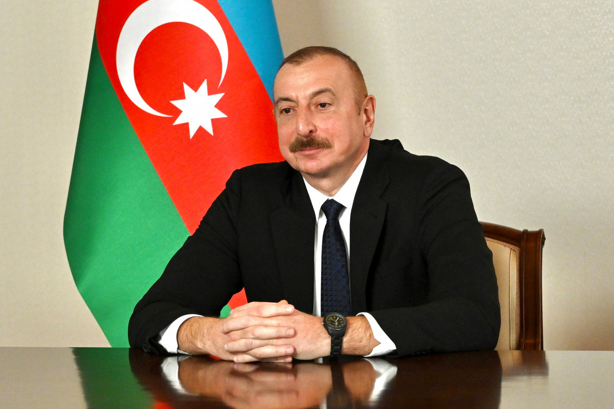 İlham Əliyev Oljas Süleymenovu təbrik edib