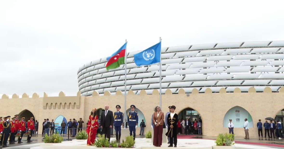 WUF13 məkanında bayraq qaldırma mərasimi keçirilib - YENİLƏNİB