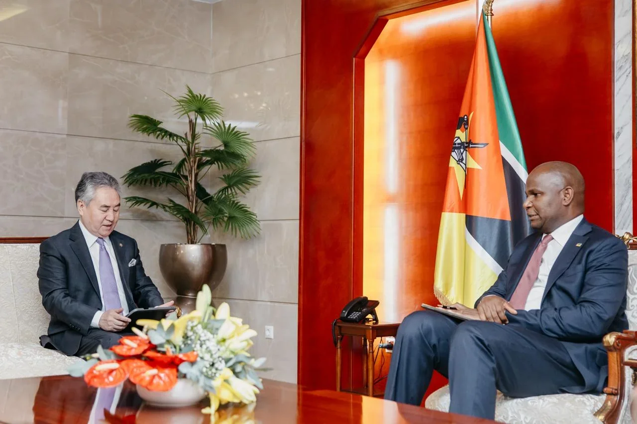 Qırğızıstan XİN rəhbəri Mozambik prezidenti ilə əməkdaşlıq perspektivlərini müzakirə edib