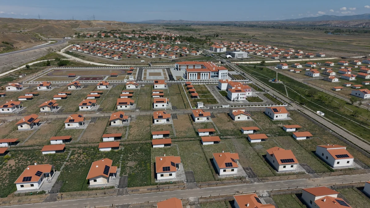 Şükürbəyli kəndinə daha 39 ailə yola salınıb 